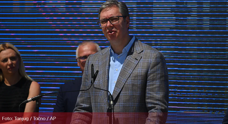 Вучић: Бећировић и Хелез нека се баве резолуцијама и дроновима, а Србија ће путевима и растом