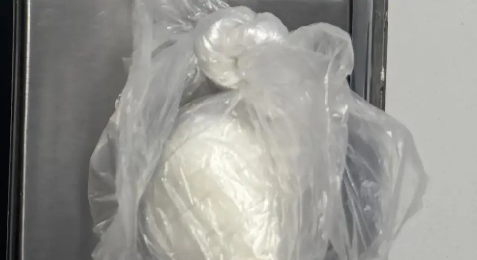 Од Бањалучанина одузети кокаин и шприц са црном отопином