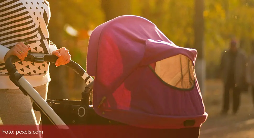 Родитељи, опрез: Са тржишта повучена два модела дјечијих колица