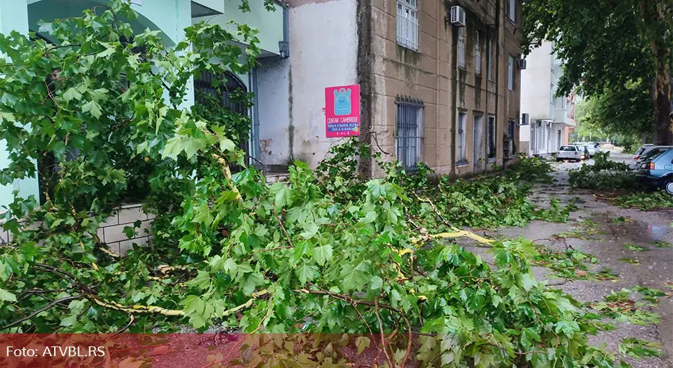 Олујно невријеме погодило Требиње