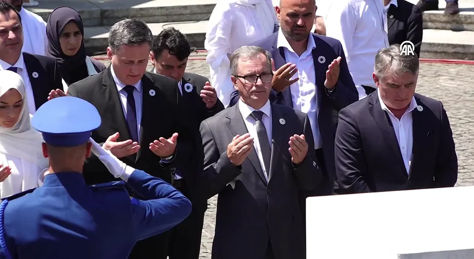 Срамно и бахато: Сарајевски политичари не престају са ратнохушкачким порукама