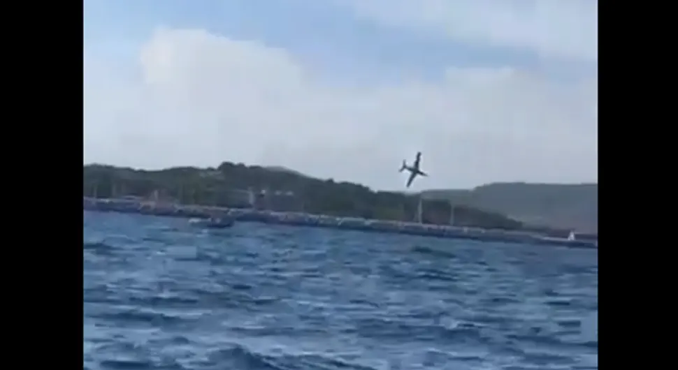 Аион пао у море наочиглед ужаснутих гледалаца