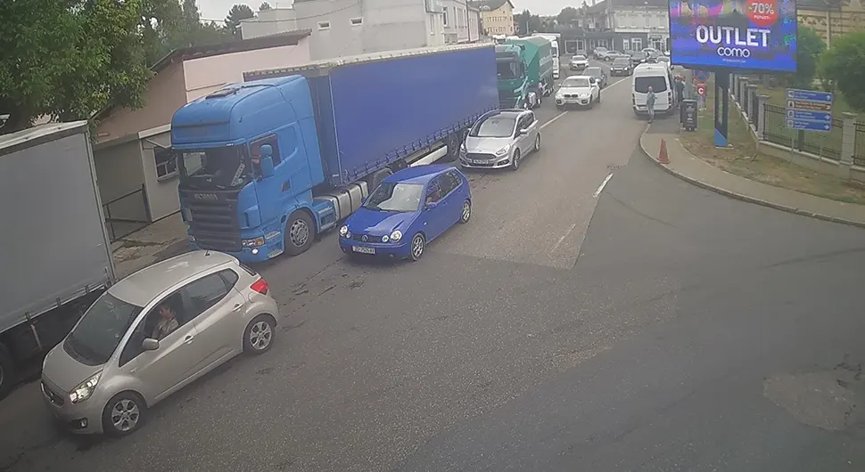 Гужве на више граничних прелаза