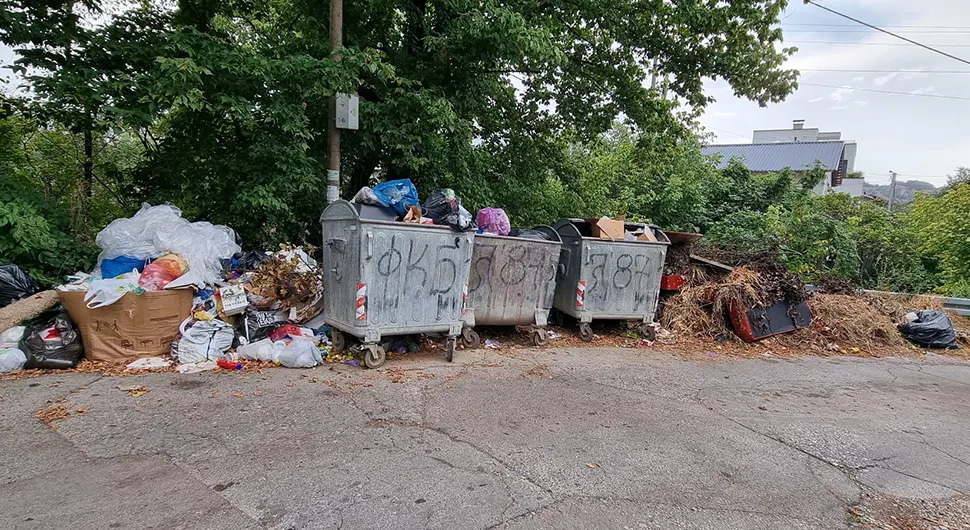 Илегална депонија смећа на Лаушу: Озбиљна пријетња здрављу грађана