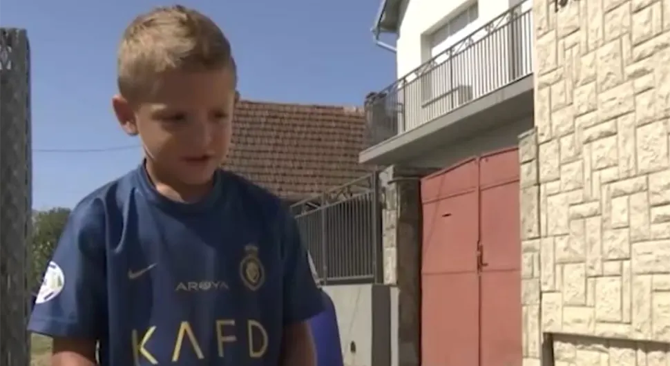 Мали хуманитарац, великог срца - Никола (6) продаје своје играчке како би помогао болесној дјеци