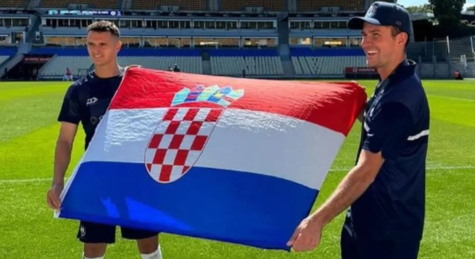 Бивши фудбалер Звезде уз осмијех раширио шаховницу