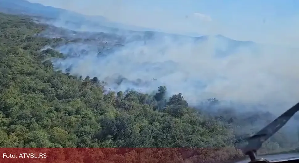 Хеликоптери Српске и Србије гасе пожар код Билеће