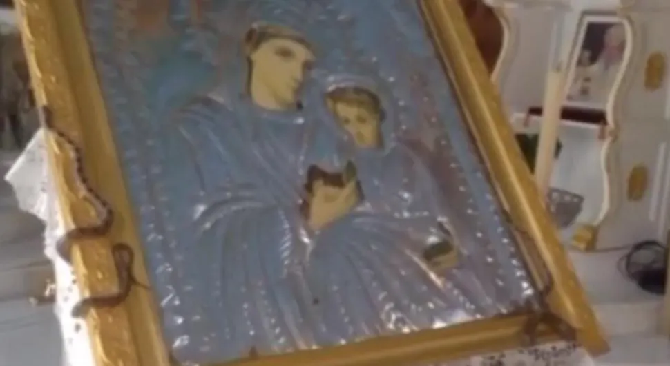 Сваке године уочи Велике Госпојине појављују се змије у овој цркви: Туристи масовно долазе да виде чудо
