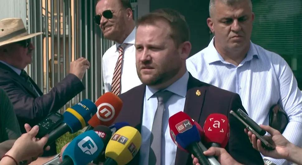 Увреде и пријетње Милошу Лукићу због најаве промоције књиге о Приједору