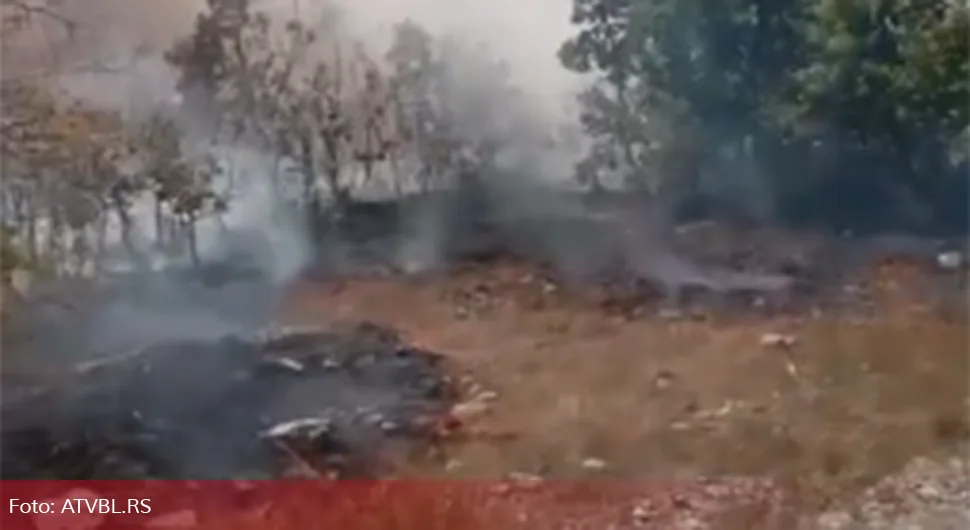 Пожар угрожава село код Билеће