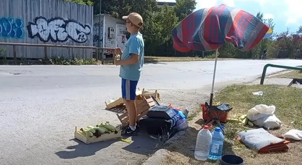 Мајка има рак, отац срчани болесник - Дјечак из БиХ очитао лекцију свима, продаје воће и поврће како би помогао родитељима