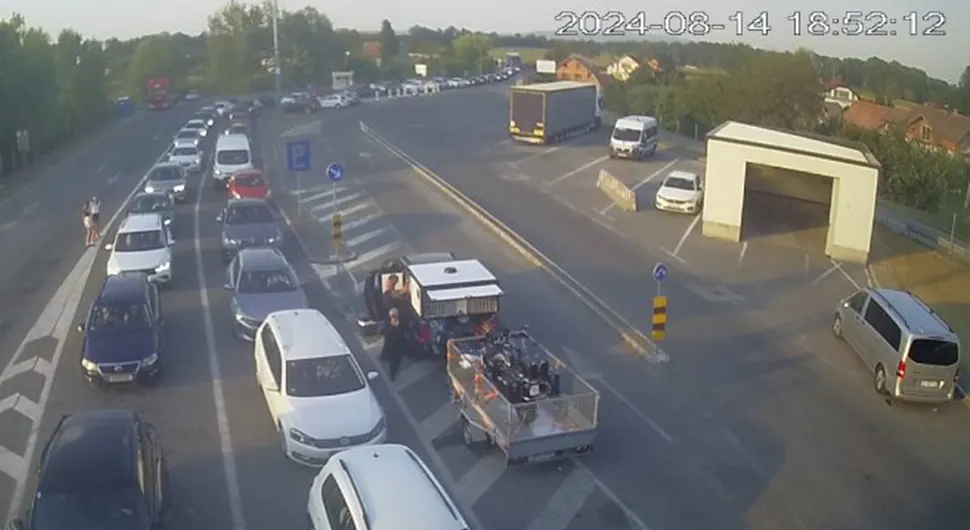 Појачан саобраћај на улазу у БиХ из Хрватске