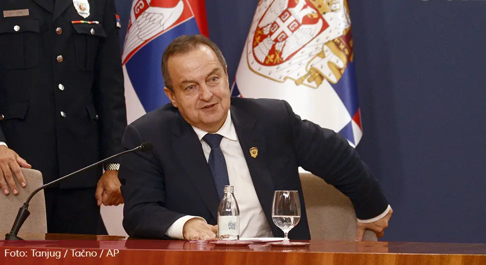 Дачић објавио детаље одбијања потјернице за Додиком и Стевандићем