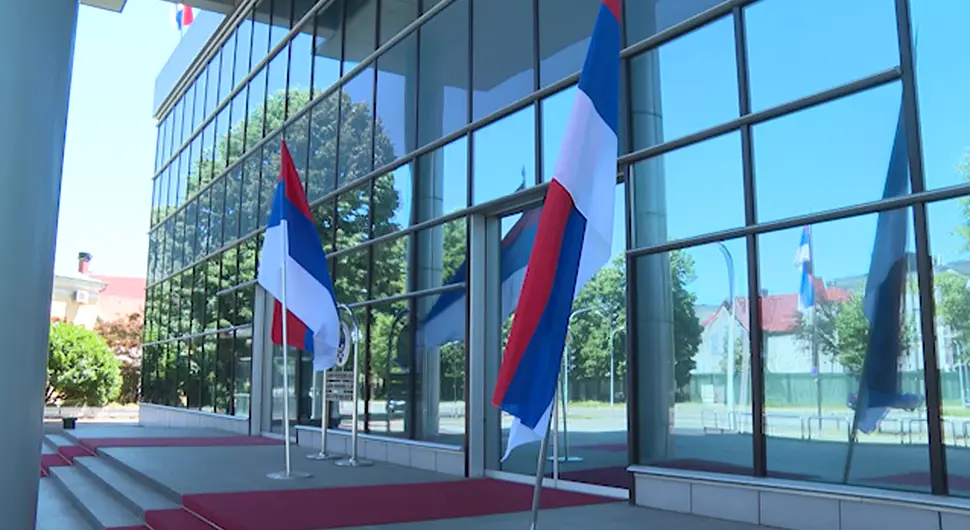 Скраћено радно вријеме републичких институција