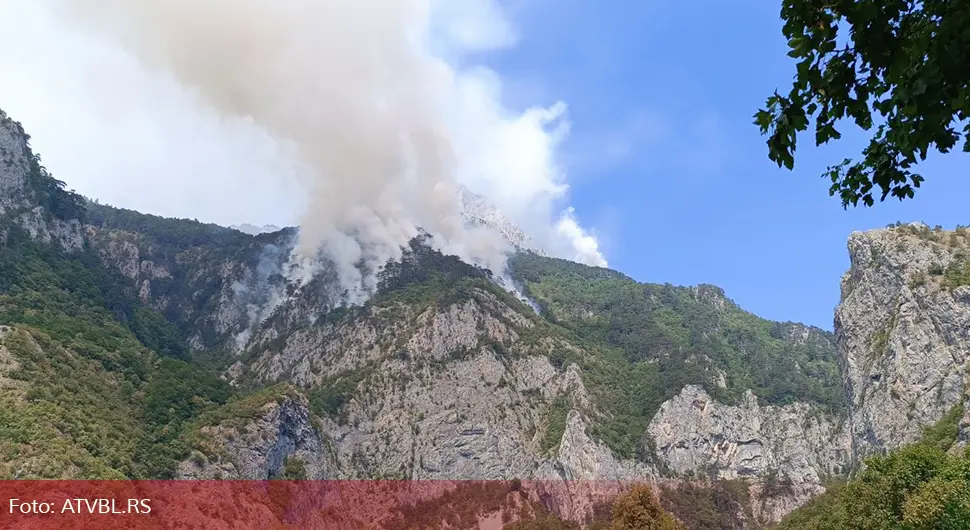 Временски услови не погодују гашењу ватрене стихије, шири се пожар!