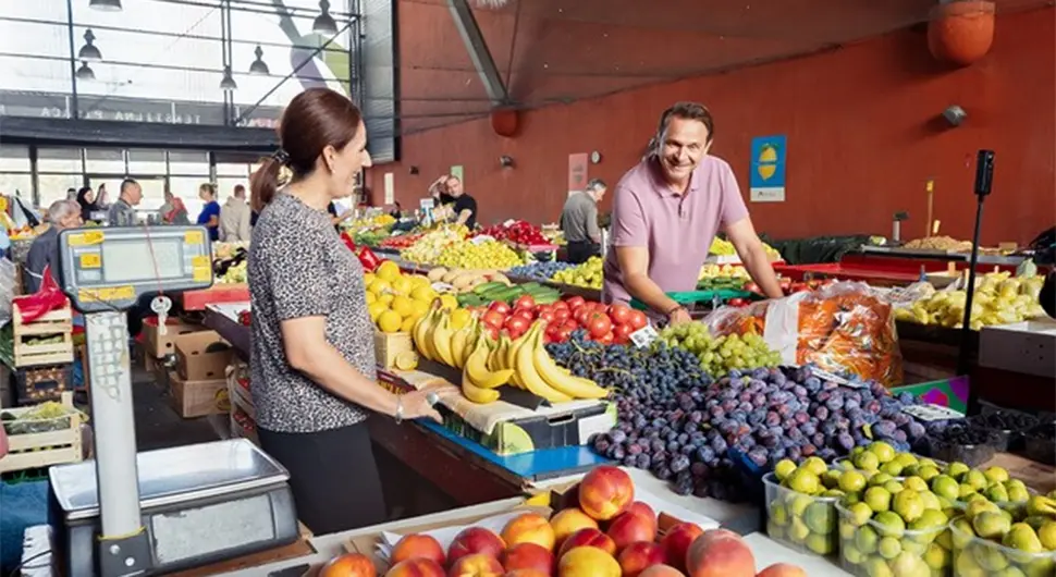 Незабиљежена ситуација на пијаци у Меркуру: Како је познати глумац покуповао сву робу са штанда за само пет минута