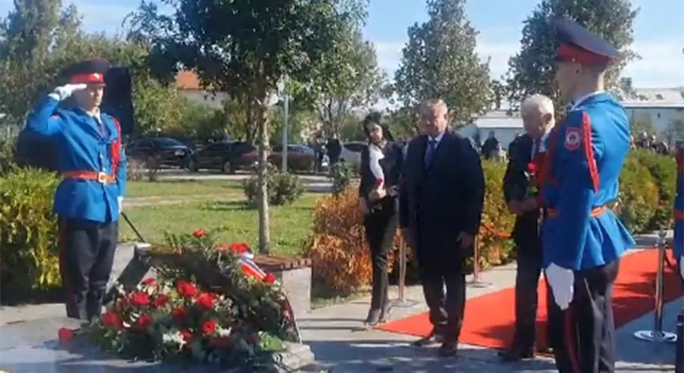 Вишковић положио вијенац на гроб бившег предсједника Милана Јелића