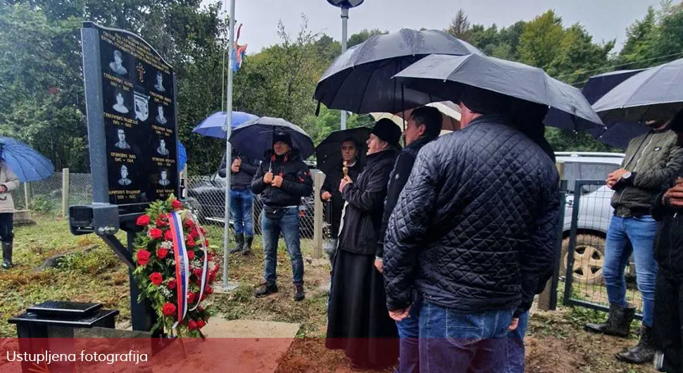 Вуиновићи: Служен парастос погинулим борцима
