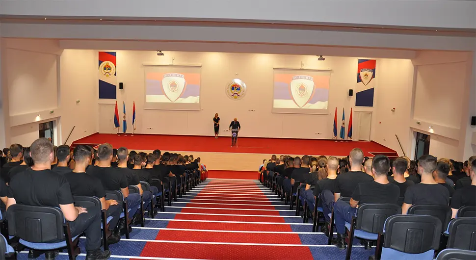 Кострешевић посјетио Школу унутрашњих послова: Полицијски посао је тежак, али лијеп и хуман