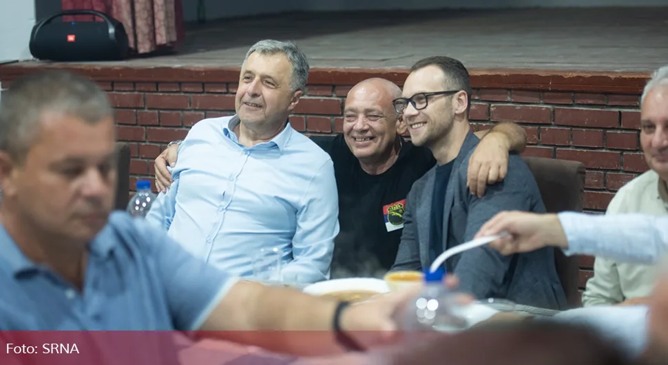 Сусрет ветерана Гарде "Пантери" са Лазићем и Савићем