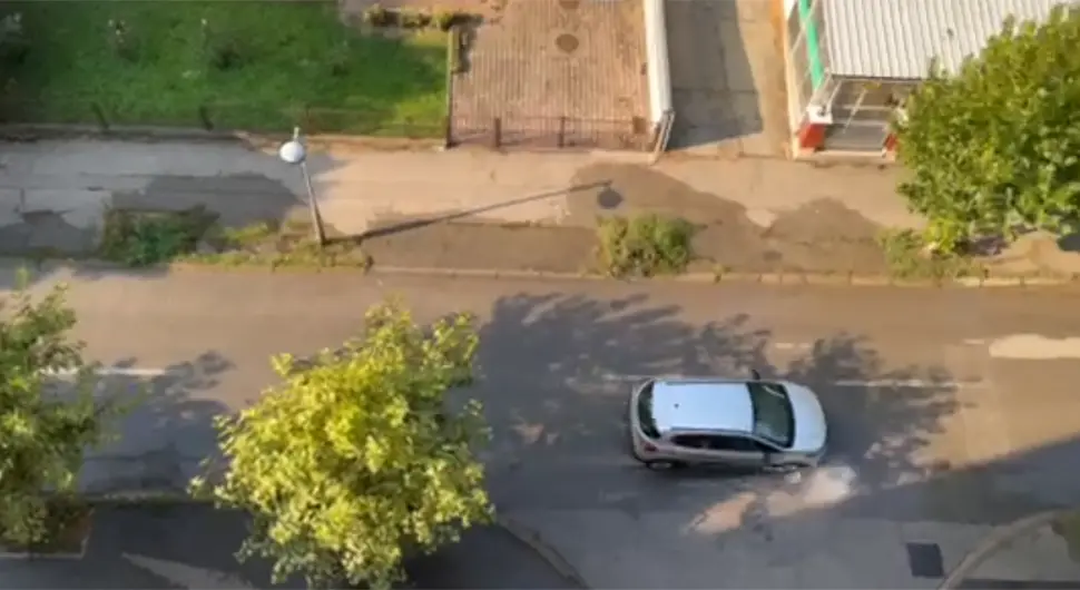 Проблем у бањалучком насељу, цијеви пуштају воду на улицу