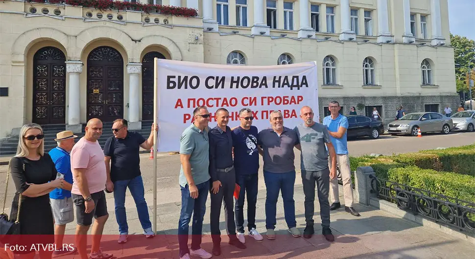 Порука Станивуковићу - ''Био си нова нада, а постао си гробар радничких права''