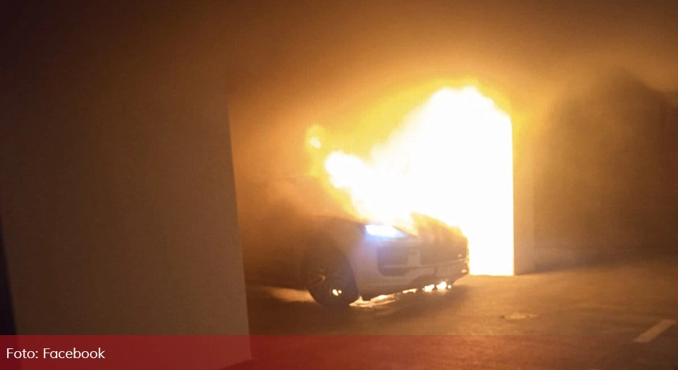 У центру Бањалуке горио скупоцјени аутомобил