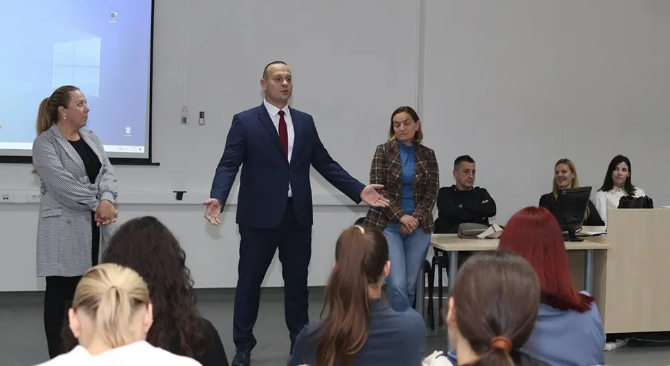 Шобот одржао едукацију васпитачица на тему ''Пружање прве помоћи дјеци''