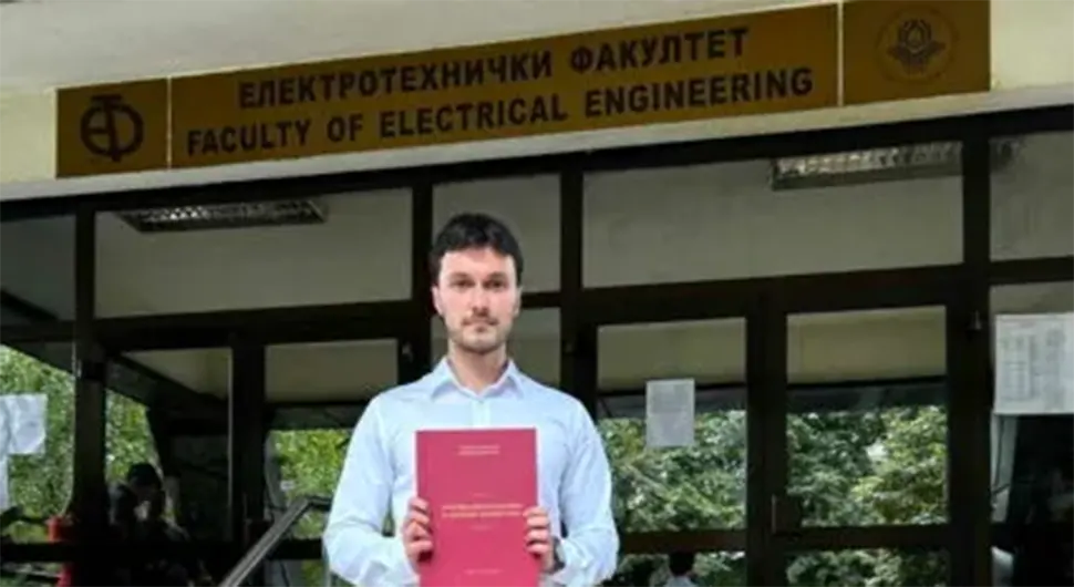 Са 9 остао без оца, а са 14 без мајке: Приједорчанин дипломирао десетком на ЕТФ-у и постао инжењер електротехнике у 23. години
