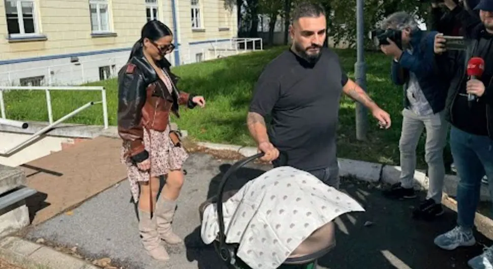 Супруга Дарка Лазића показала какву фигуру има 12 дана након порођаја