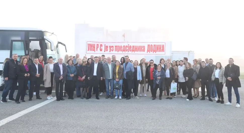 Љекари и медицинско особље УКЦ-а подршка предсједнику Српске