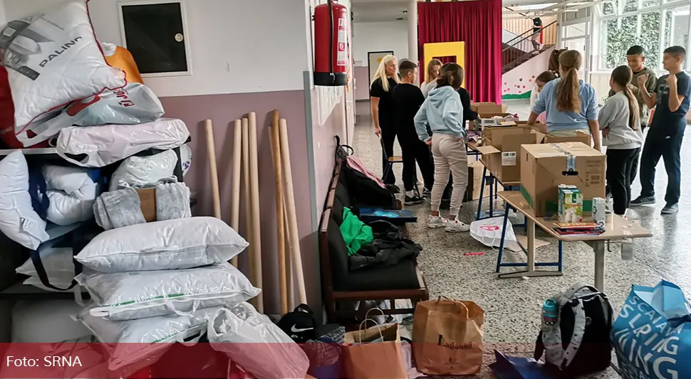 Ученици из Добоја прикупили помоћ за општине погођене поплавама