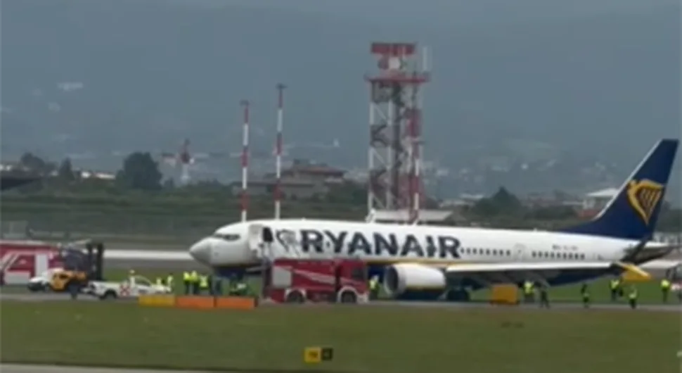 Затворен аеродром у Бергаму: Ватрогасци евакуисали путнике