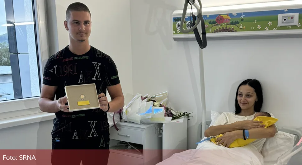 Василију уручен златник Предсједника Српске