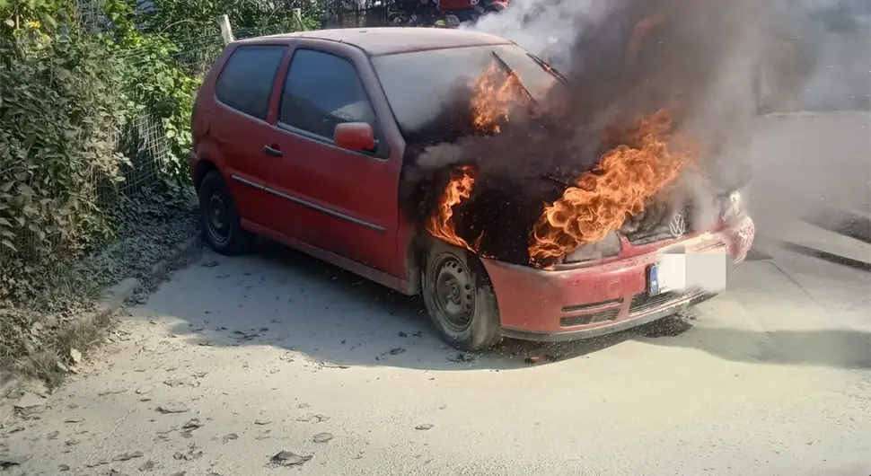 Горио аутомобил у Бањалуци