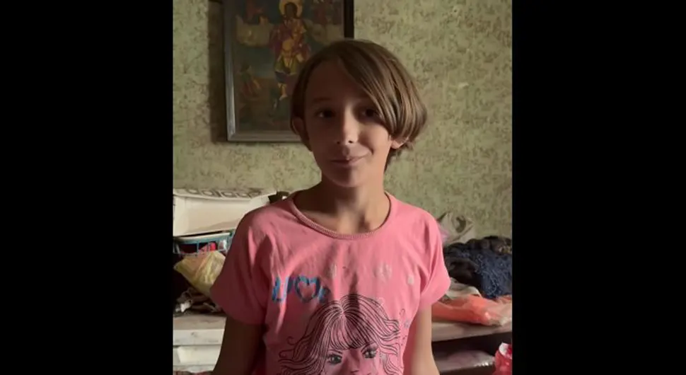 Огњенка (11) живи у кући која је пред урушавањем - Моја мајка се увијек снађе некако