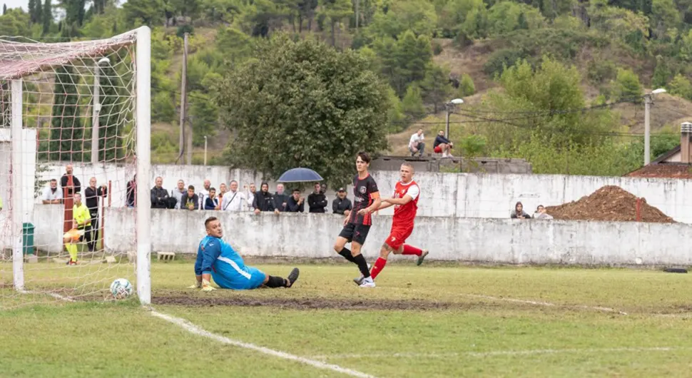 Комична прича из комшилука: У четири утакмице примили 50 голова