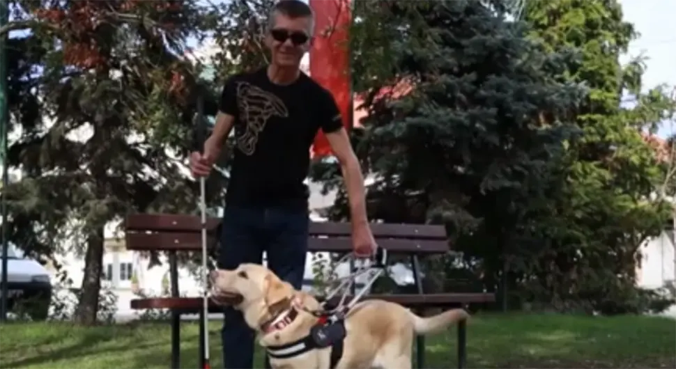 ''Све док је нисам добио, био сам потпуно беспомоћан'' - Пас Наташа је свом власнику замијенила очи