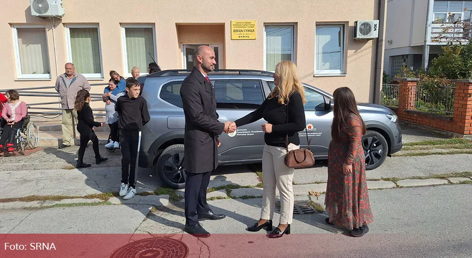 Донација предсједника Српске: Центар за подршку породицама добио нови аутомобил