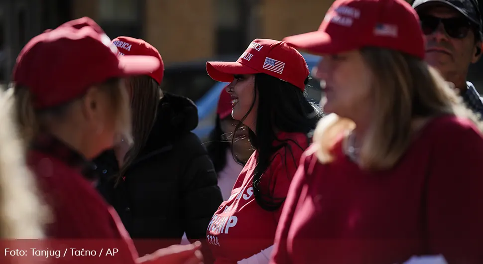 Потукле се због Трамповог качкета