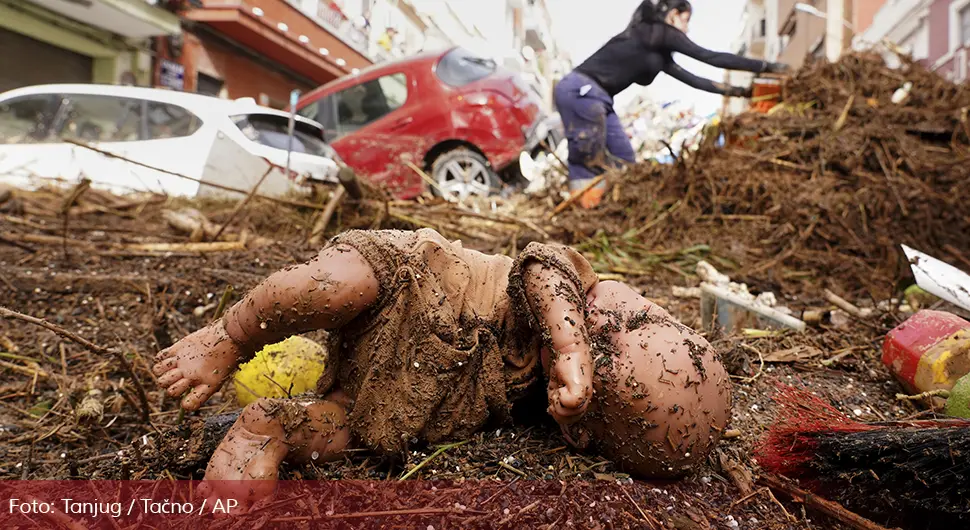 Расте број жртава смртоносних поплава у Шпанији