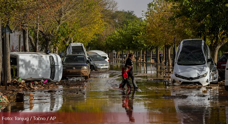 Расте број погинулих у поплавама у Шпанији; Проглашена тродневна жалост