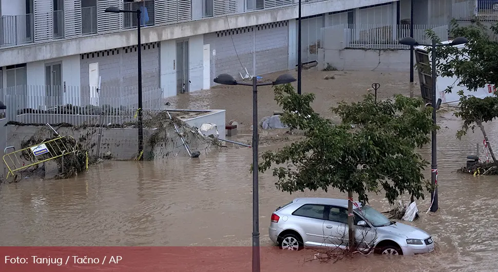 Најмање 13 људи погинуло у поплавама у Валенсији