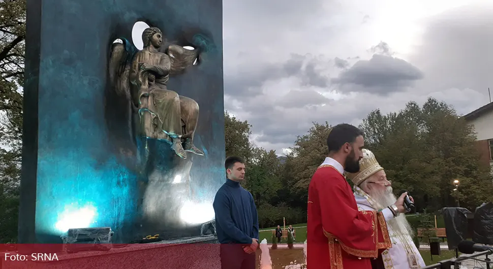 Oткривен и освештан споменик ''Бели анђео''