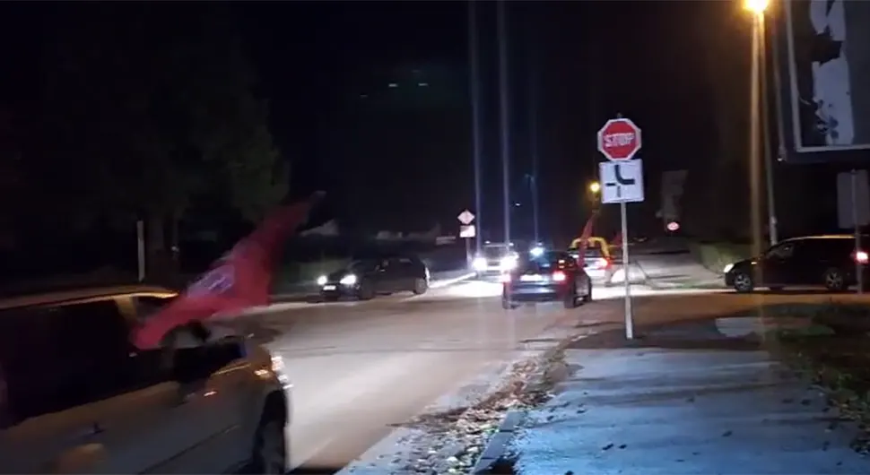 Гласачи Душице Рунић на улицама славе побједу