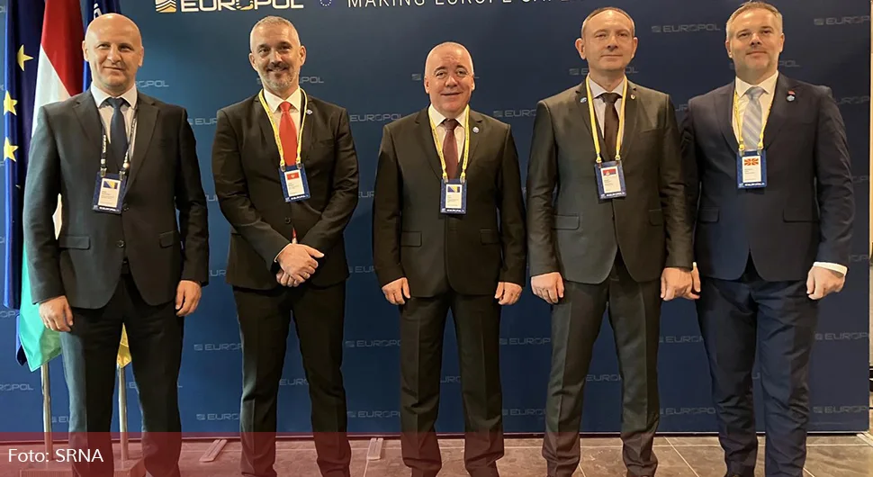 Европолова рампа директору ФУП-а Вахидину Муњићу чији излазак из затвора је славио Рамо Исак