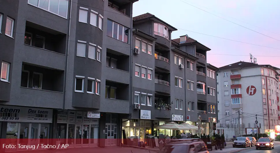 Дијете које је пало са зграде на путу за Београд, има тешке преломе