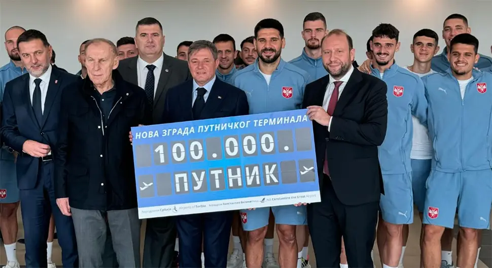 Пикси 100.000. путник на терминалу аеродрома у Нишу