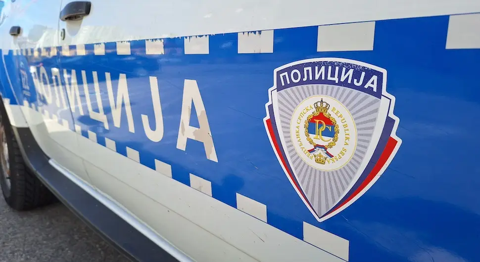 Пријетио ножем у угоститељком објекту, па од власника украо новац