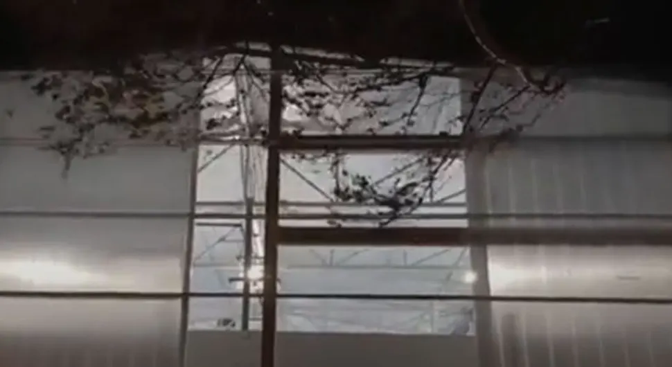 Олујно невријеме направило хаос у Бихаћу: Плоче падале с новоизграђене дворане